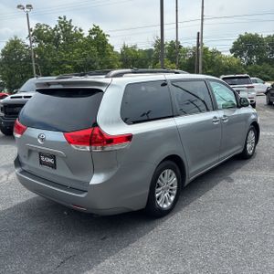صورة 8 لـ 2012 Toyota SIENNA XLE 8-PASSENGER