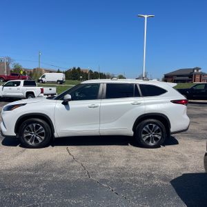 Toyota Highlander XLE - 3