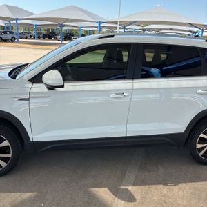 صورة 4 لـ 2024 Volkswagen TAOS SE