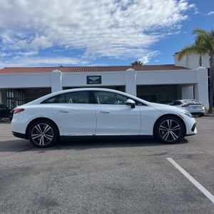 MERCEDES-BENZ EQE - 10