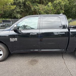 2023 RAM 1500 CLASSIC SLT — фото 3