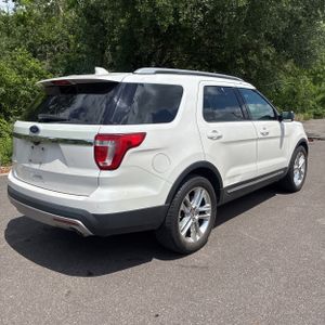 FORD EXPLORER XLT - 7