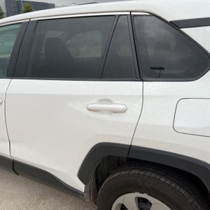 2022 Toyota RAV4 LE — фото 6