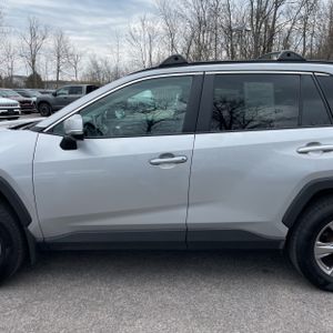 TOYOTA RAV4 XLE - 4