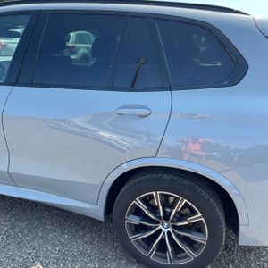 صورة 6 لـ 2025 BMW X5 XDRIVE40I