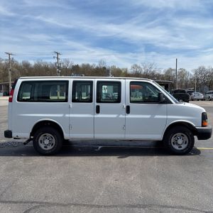 CHEVROLET EXPRESS 2500 - 10