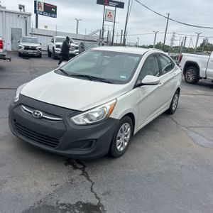 HYUNDAI ACCENT SE - 1