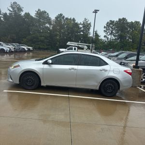 2015 Toyota COROLLA LE photo 3