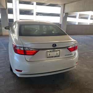 صورة 7 لـ 2013 Lexus ES 300H BASE