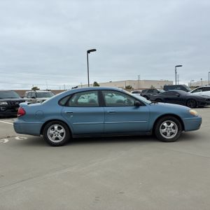 FORD TAURUS SE - 10
