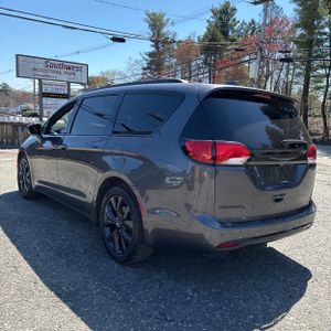 CHRYSLER PACIFICA TOURING L - 5