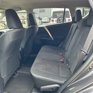 2018 Toyota RAV4 LE — фото 34
