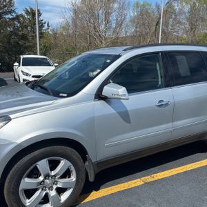 CHEVROLET TRAVERSE LT - 2