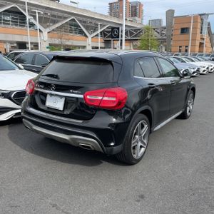 MERCEDES-BENZ GLA - 8