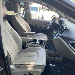 2017 Chrysler PACIFICA LIMITED — фото 30