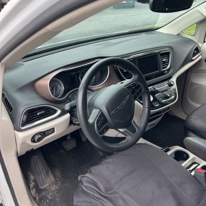 صورة 35 لـ 2023 Chrysler VOYAGER LX
