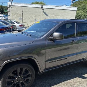 2019 JEEP GRAND CHEROKEE ALTITUDE photo 2