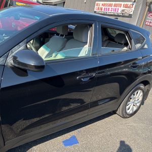 HYUNDAI TUCSON SE - 4