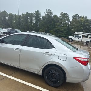 2015 Toyota COROLLA LE photo 6