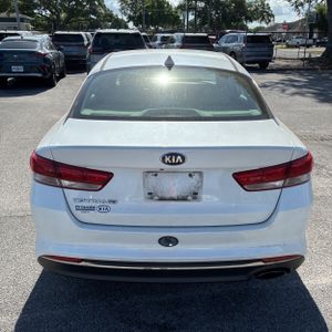 KIA OPTIMA LX - 7