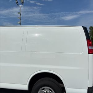 CHEVROLET EXPRESS 2500 - 6