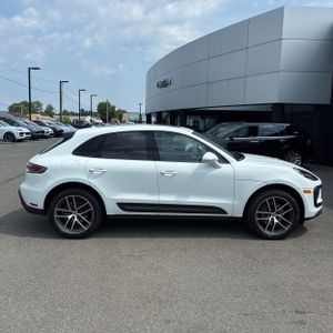 2023 Porsche MACAN photo 10