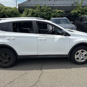 2015 Toyota RAV4 LE 照片 11
