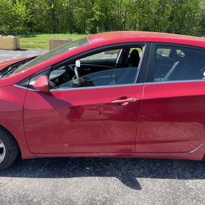 HYUNDAI ELANTRA GT BASE - 3