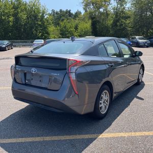 صورة 8 لـ 2017 Toyota PRIUS THREE