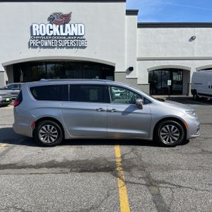 CHRYSLER PACIFICA HYBRID TOURING L - 10