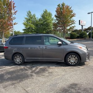 2020 Toyota SIENNA XLE 8-PASSENGER 照片 10