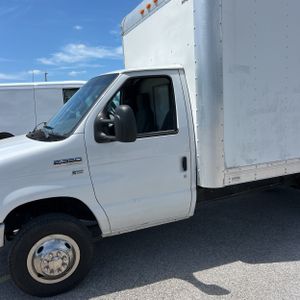 FORD E-350 CUTAWAY - 2