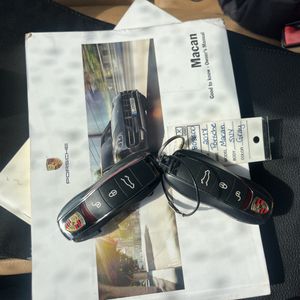 صورة 56 لـ 2017 Porsche MACAN BASE
