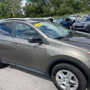 صورة 13 لـ 2015 Toyota RAV4 LE