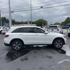 MERCEDES-BENZ GLC - 10