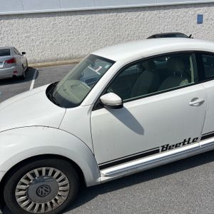 VOLKSWAGEN BEETLE 2.5L PZEV - 2