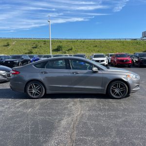 FORD FUSION SE - 6