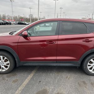 HYUNDAI TUCSON SE - 4