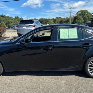 صورة 4 لـ 2016 Lexus IS 300 BASE