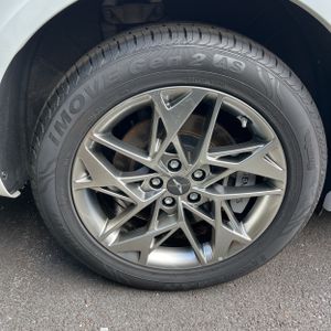 صورة 16 لـ 2025 Genesis GV70 2.5T STANDARD