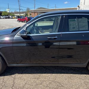 MERCEDES-BENZ GLC - 4