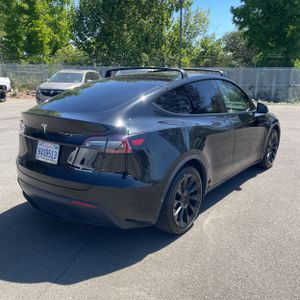 TESLA MODEL Y LONG RANGE - 8