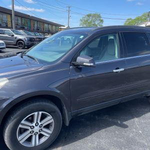 CHEVROLET TRAVERSE LT - 2