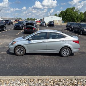 HYUNDAI ACCENT GLS - 3