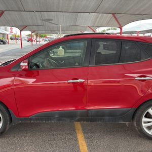 HYUNDAI TUCSON LIMITED - 4