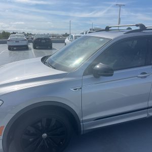 VOLKSWAGEN TIGUAN SE R-LINE BLACK - 2