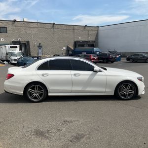 MERCEDES-BENZ E-CLASS - 10