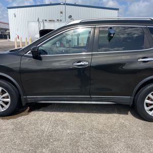 صورة 4 لـ 2017 Nissan ROGUE SV