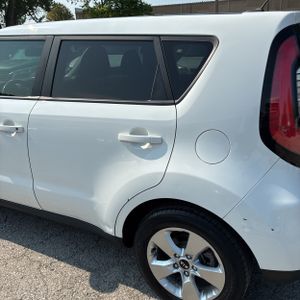 2017 KIA SOUL BASE photo 5