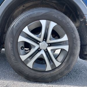 2017 Toyota RAV4 LE — миниатюра 18
